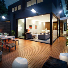 Carregar imagem no visualizador da galeria, Refletor de LED Solar Sustentável com Sensor de Movimento